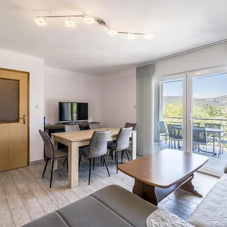 Nina - Valentina Vinišće